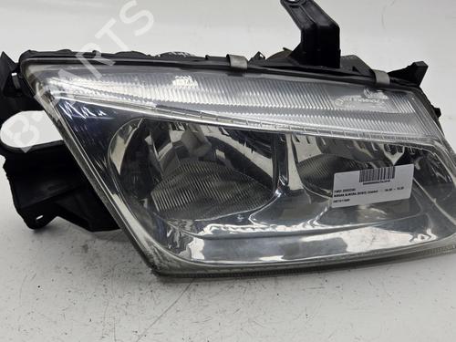 Used Right headlight NISSAN ALMERA II (N16) 2.2 Di (110 hp) 31167692