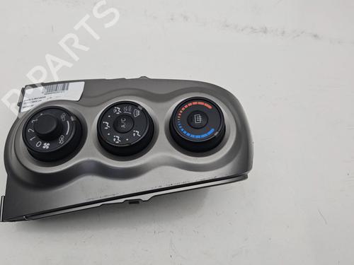 AC Styreenhet / Manøvreringsenhet TOYOTA YARIS (_P9_) [2005-2014]  28133856