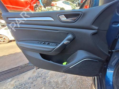 front-left-panel-renault-megane-iv-hatchback-b9amn_-2015-39185259 main image