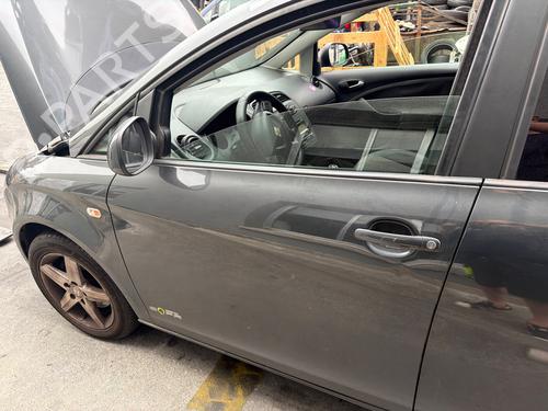 Used Left front door Left front door 37171121 37171121