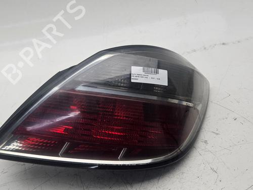 Feu arrière droit OPEL ASTRA H (A04) [2004-2014]  32109853