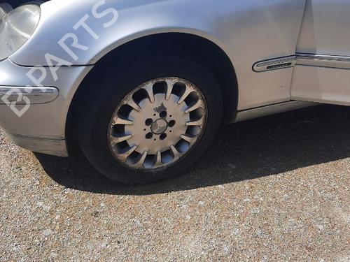 Used Left front fenders MERCEDES-BENZ C-CLASS (W203) [2000-2007]  25438015