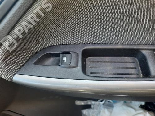 Used Right front window switch Right front window switch FORD FOCUS III 1.6 Ti (105 hp) 10555746 10555746