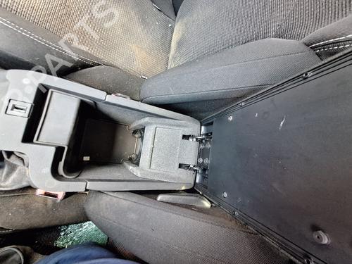Armrest / Center console CITROËN C5 III (RD_) 1.6 HDi 110 (RD9HZC) | BP36383308I20 - Image 2