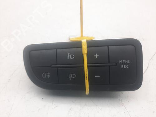 Used Headlight switch FIAT GRANDE PUNTO (199_) 1.4 (199AXB11, 199AXB1A, 199BXB1A, 199AXL1A) (77 hp) 22449394