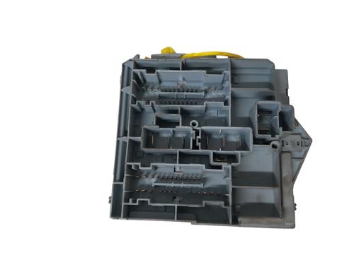 Used Fuse box Fuse box 38203048 38203048