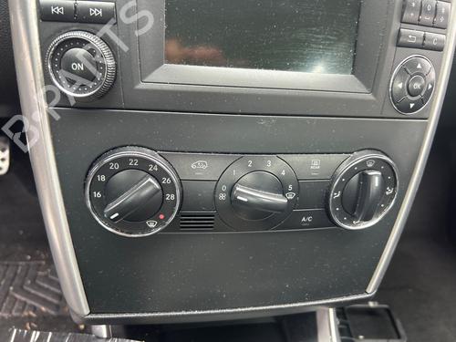 AC Styreenhet / Manøvreringsenhet MERCEDES-BENZ B-CLASS Sports Tourer (W245) [2005-2011]  28314659