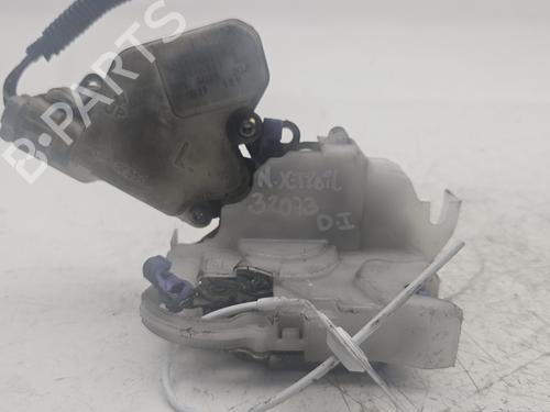 Used Front left lock NISSAN X-TRAIL I (T30) [2001-2013]  24417736