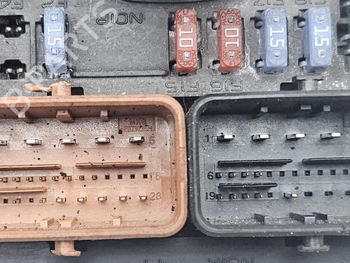 Fuse box PEUGEOT 307 Break (3E) 1.6 HDi 110 | BP24999568E1 