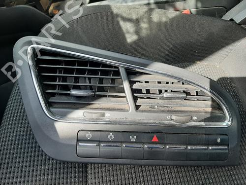 Used Air vent PEUGEOT 5008 (0U_, 0E_) 1.6 HDi (112 hp) 13948178