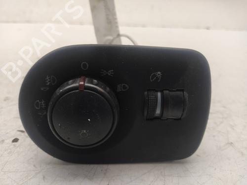 Used Headlight switch SEAT LEON (1P1) 1.9 TDI (105 hp) 8934825
