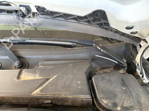 Used Front windshield wiper arm Front windshield wiper arm 37149427 37149427