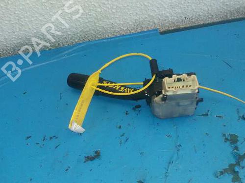 Used Headlight switch TOYOTA AVENSIS (_T25_) 2.0 D-4D (ADT250_, ADT250R) (126 hp) 1333470