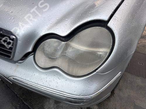 Used Left headlight MERCEDES-BENZ C-CLASS (W203) C 220 CDI (203.006) (136 hp) 32234545