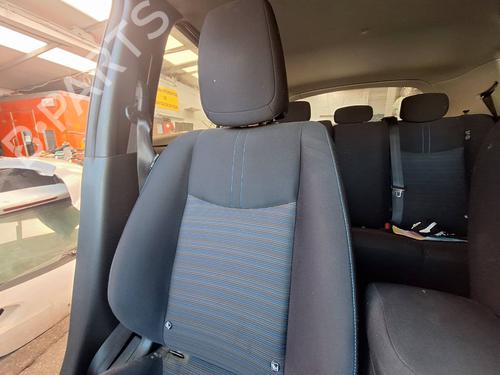 Used Right front seat Right front seat 39185368 39185368