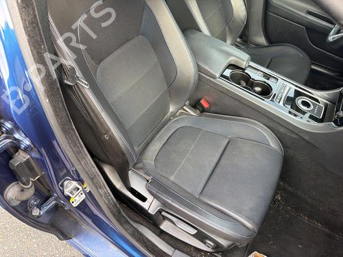 Stol høyre foran Stol høyre foran JAGUAR XE (X760) 2.0 D (180 hp) 37424161 37424161