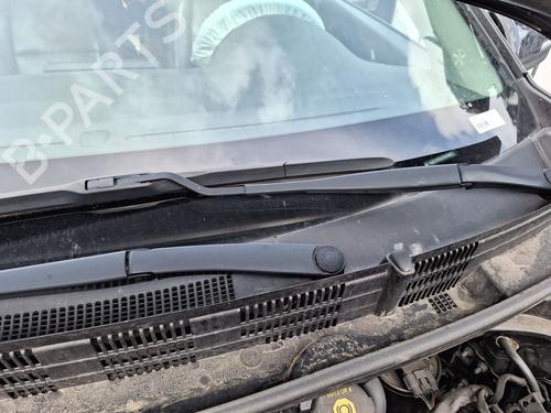 Used Front wiper motor KIA STONIC (YB) [2017-2025]  21575107
