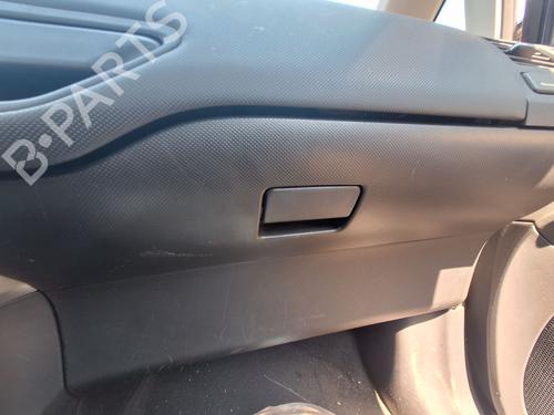 Guantera Guantera TOYOTA AURIS (_E18_) 1.8 Hybrid (ZWE186_, ZWE186R) (136 hp) 34718628 34718628