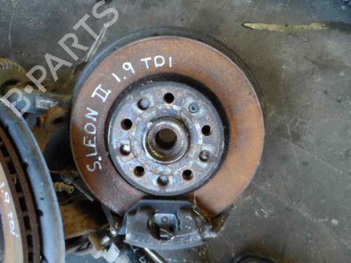 Used Left front steering knuckle SEAT LEON (1P1) 1.9 TDI (105 hp) 575145
