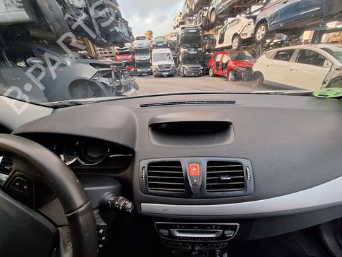 Tableau de bord RENAULT MEGANE III Hatchback (BZ0/1_, B3_) 1.6 16V (BZ1B, BZ1H) (110 hp) 31073857