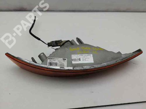 Used Left front indicator Left front indicator RENAULT TRAFIC II Van (FL) [2001-2026] 4927699 4927699