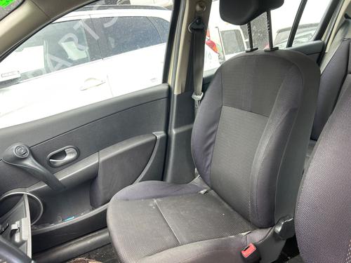 Used Right front seat RENAULT CLIO III (BR0/1, CR0/1) 1.5 dCi (C/BR0G, C/BR1G) (68 hp) 27339553