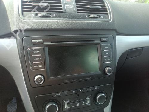 Used Radio SKODA YETI (5L) 1.2 TSI (105 hp) 25132247