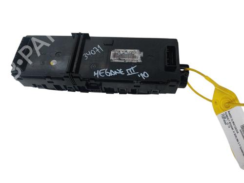 climate-control-renault-megane-iii-hatchback-bz01_-b3_-2008-35806096 main image