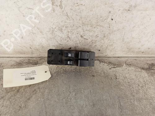 Used Left front window switch SUZUKI SPLASH (EX) 1.3 CDTI (A5B413D) (75 hp) 30017837