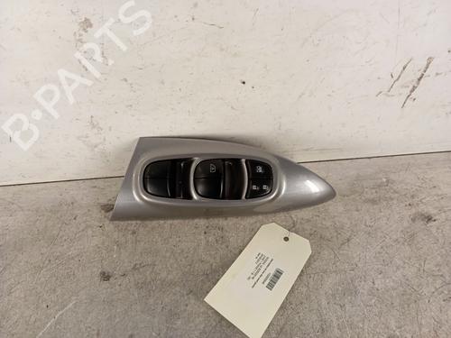 Fensterheberschalter links vorne für NISSAN JUKE (F15) 1.6 (117 hp) 30014762