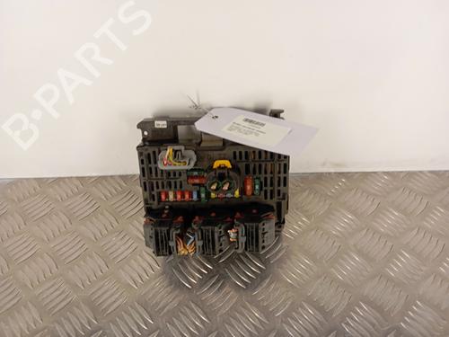Boîte à Fusibles PEUGEOT 407 (6D_) 2.0 HDi 135 (6DRHRH, 6DRHRE, 6DRHRG, 6DRHRJ) (136 hp) 30012053