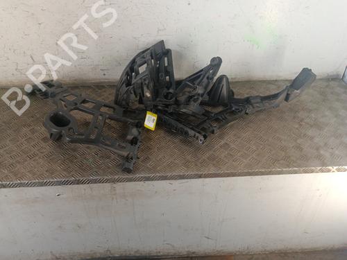 Used Rear bumper bracket CITROËN C5 AIRCROSS (A_) 1.2 PureTech 130 (ARHNSJ) (131 hp) 30025226