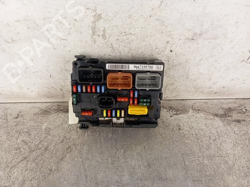 Used Fuse box CITROËN C3 Picasso (SH_) 1.6 HDI 90 (92 hp) 30018070