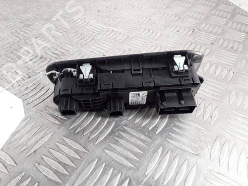 Used Left front window switch Left front window switch PEUGEOT 308 II (LB_, LP_, LW_, LH_, L3_) 1.6 THP 125 (125 hp) 30719852 30719852