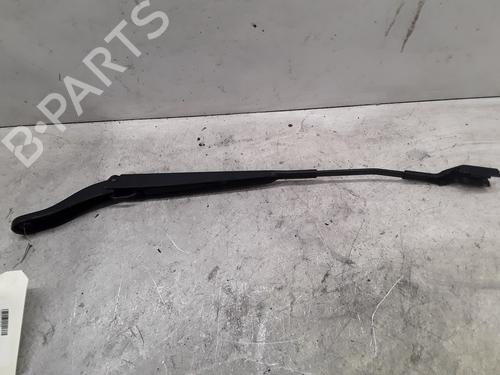 Used Front windshield wiper arm OPEL CORSA F (P2JO) 1.5 (68) (102 hp) 30025839