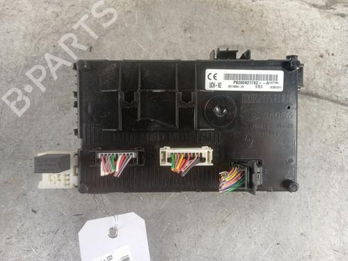 Używane Moduł elektroniczny RENAULT CLIO II (BB_, CB_) 1.2 16V (BB05, BB0W, BB11, BB27, BB2T, BB2U, BB2V, CB05,... (75 hp) 30940591