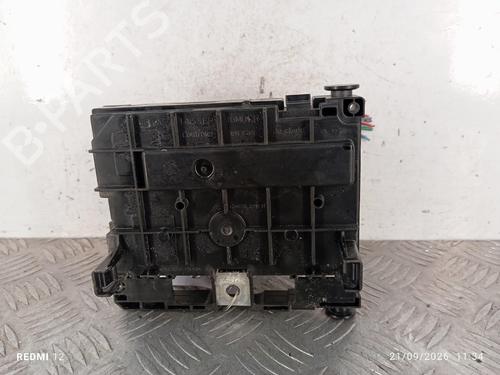 Used Fuse box Fuse box 39257109 39257109