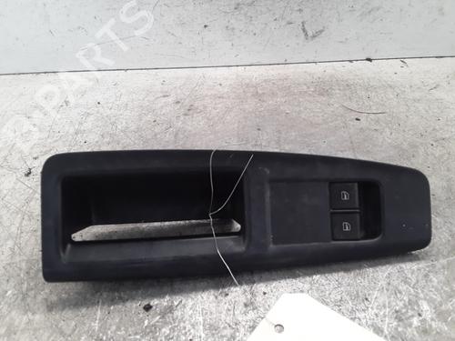 Interrupteur de vitre avant gauche VW POLO IV (9N_, 9A_) 1.4 TDI (70 hp) 30013121