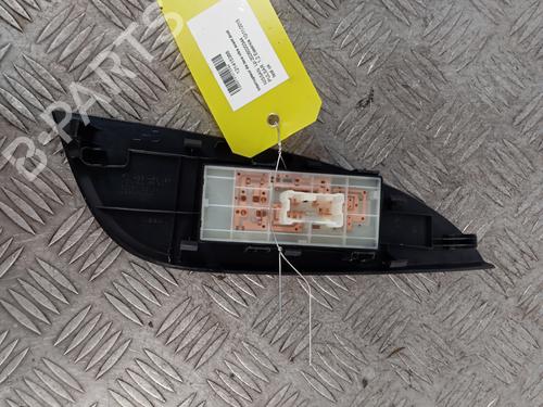 right-front-window-switch-nissan-pulsar-hatchback-c13-2014-33692177 main image