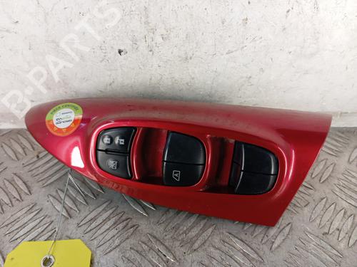 Used Left front window switch NISSAN JUKE (F15) 1.2 DIG-T (115 hp) 32062229
