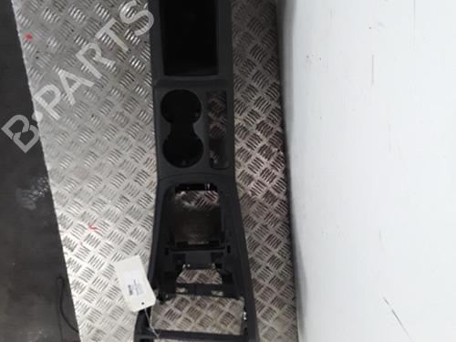 Used Middle console Middle console AUDI Q3 (8UB, 8UG) 2.0 TDI (140 hp) 30026378 30026378
