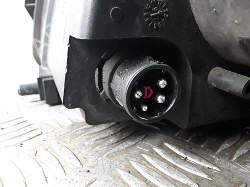 Højre forlygte VW PASSAT B5 (3B2) 1.9 TDI (90 hp) 30016795