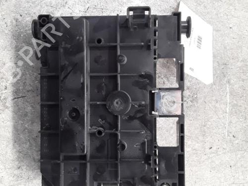 Caixa de fusíveis PEUGEOT 3008 I MPV (0U_) 2.0 HDi Hybrid4 (0URHCA) (200 hp) 30013271