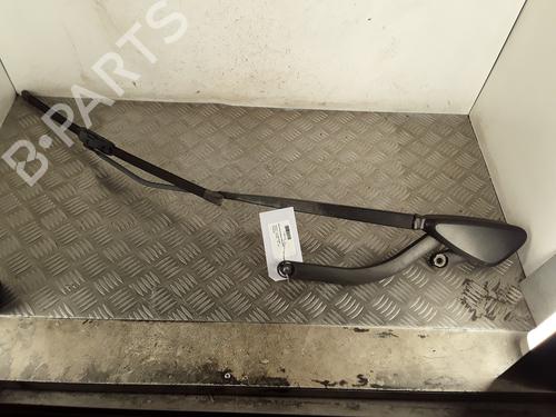 Used Front windshield wiper arm RENAULT SCÉNIC II (JM0/1_) 1.6 (JM0C, JM0J, JM1B) (113 hp) 30024967