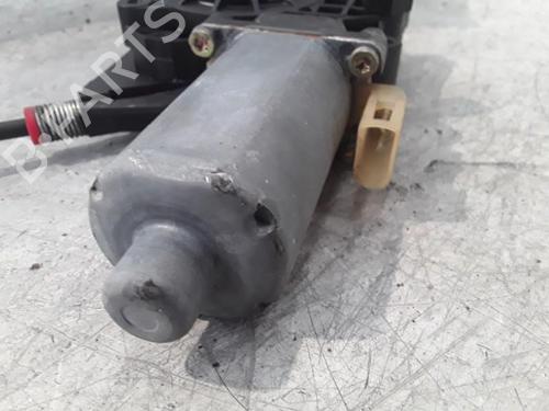 Używane Mechanizm podnoszenia szyby przedniej lewej FORD FIESTA IV (JA_, JB_) 1.25 i 16V (75 hp) 30013421