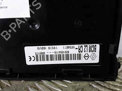 Caja reles / fusibles RENAULT CLIO III (BR0/1, CR0/1) 1.2 16V Hi-Flex (BR1U, CR1U) (75 hp) 30027417