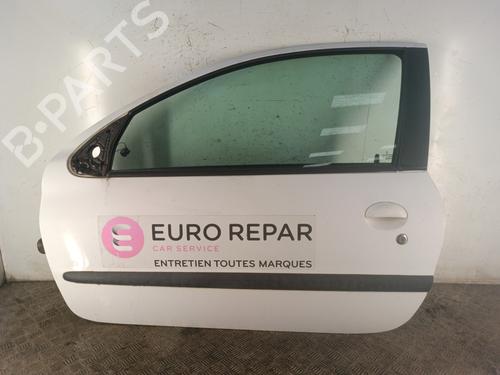 Used Left front door PEUGEOT 206 Hatchback (2A/C) 1.4 i (75 hp) 30174199