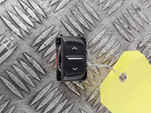 Used Left front window switch DACIA SANDERO II TCe 90 (B8M1, B8MA, B8AC) (90 hp) 30932887