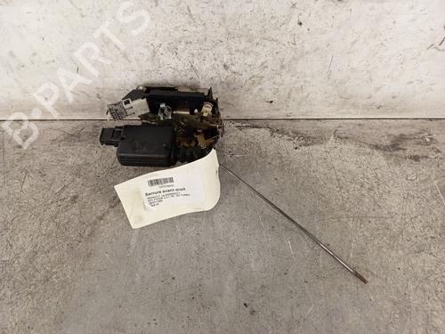 Høyre foran lås RENAULT 21 (B48_) 2.1 Turbo-D (B486, B488, B48V) (88 hp) 30017877