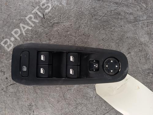 Interrupteur de vitre avant gauche PEUGEOT 208 II (UB_, UP_, UW_, UJ_) e-208 (136 hp) 30020032